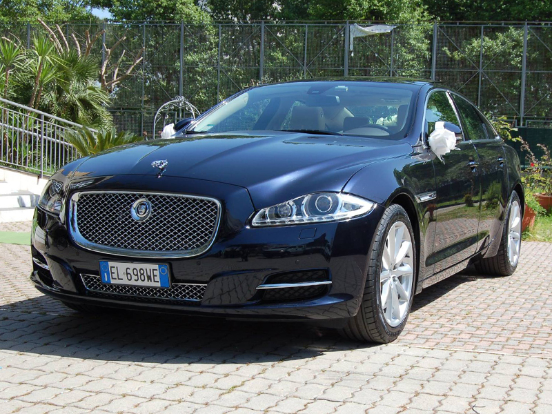 Auto Sposi Napoli | La classe british di una Jaguar per cerimonie