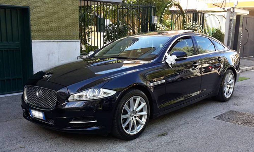 auto-sposi-Napoli_Jaguar-XJ_noleggio-con-autista