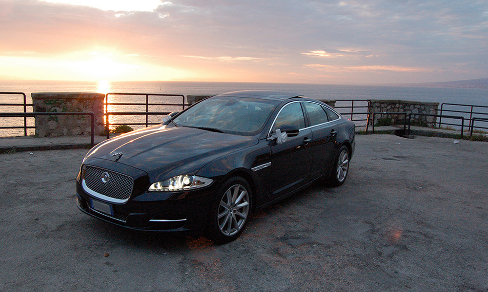 auto-sposi-Napoli_Jaguar-XJ_noleggio-matrimonio