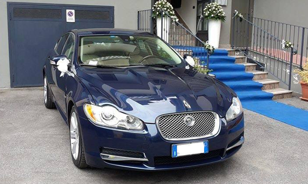 auto-sposi-Napoli_Jaguar-XJ_noleggio-nozze