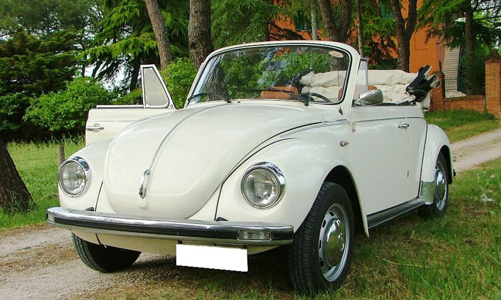 auto-sposi-Napoli_Maggiolone_noleggio-matrimonio