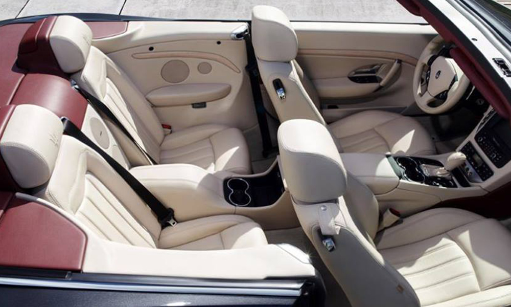auto-sposi-Napoli_Maserati-Gran-Cabrio_noleggio-cerimonie
