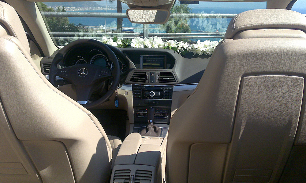 auto-sposi-Napoli_Mercedes-E-Cabrio_noleggio-nozze
