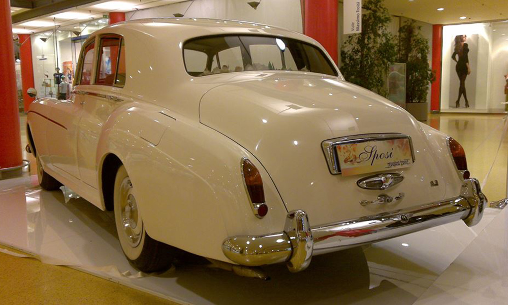 auto-sposi-Napoli_Rolls-Royce-princess-d-epoca_noleggio-nozze