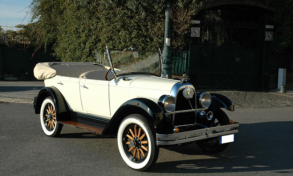 auto-sposi-Napoli_Whippet-d-epoca_noleggio-cerimonie