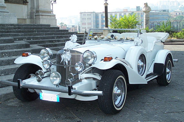La Excalibur, una vettura d'epoca, per cerimonie che richiedono un auto da favola