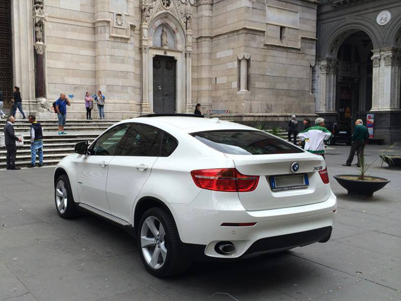 Auto sposi Napoli | BMW X6, auto elegante ed importante, perfetta per le cerimonie