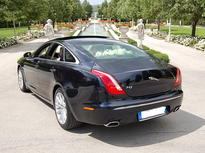 Auto Sposi Napoli | Jaguar XJ, auto da cerimonia