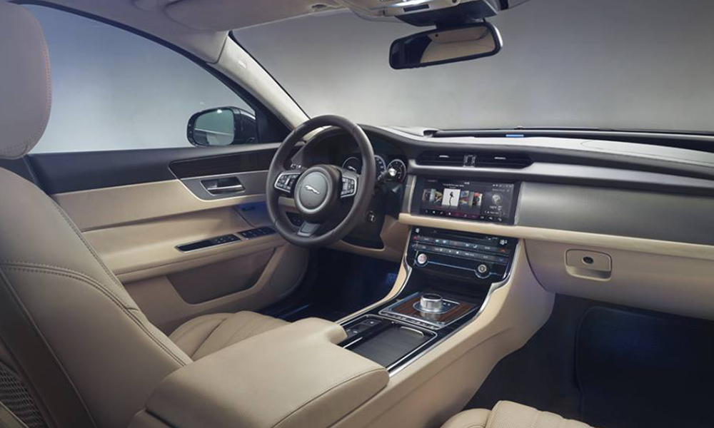 auto-sposi-Napoli_Jaguar-XF_noleggio-con-autista