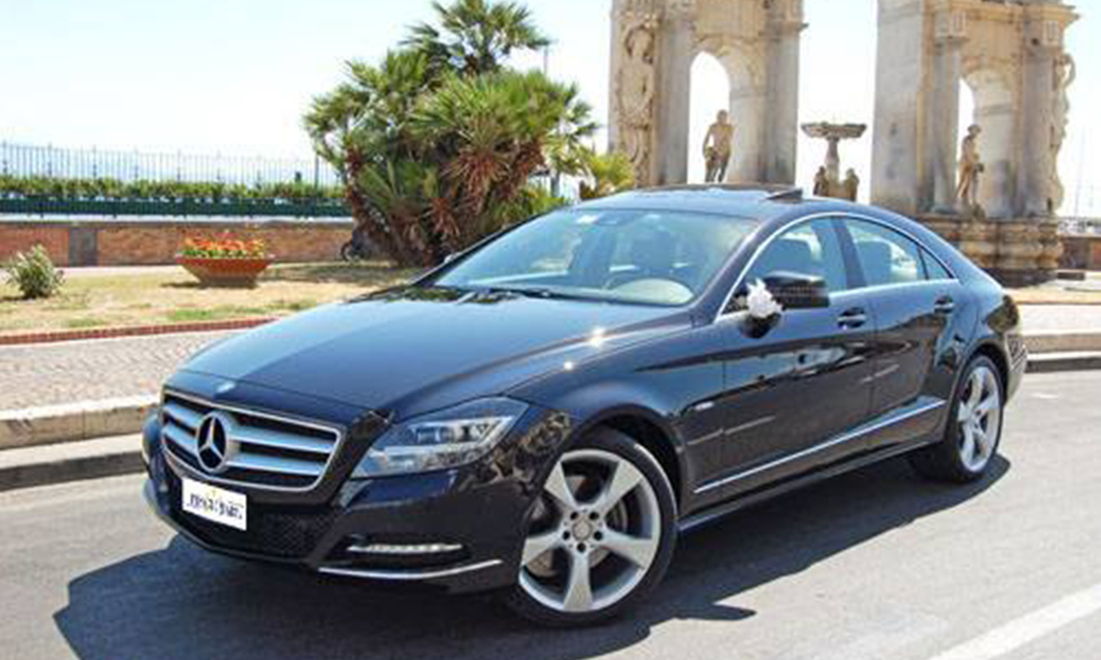 auto-sposi-Napoli_Mercedes-CLS_noleggio-cerimonie