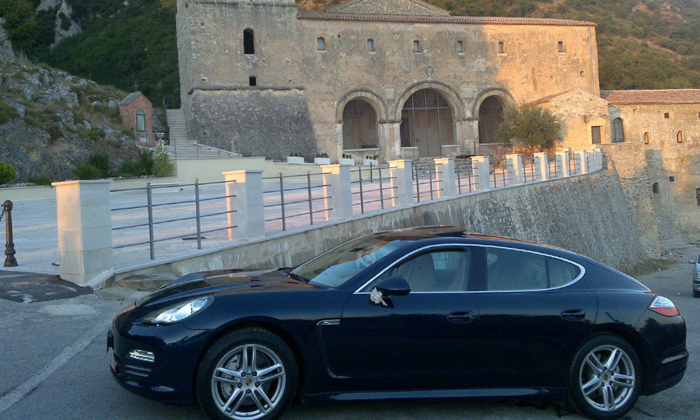 auto-sposi-Napoli_Porsche-Panamera-blu_noleggio-cerimonie