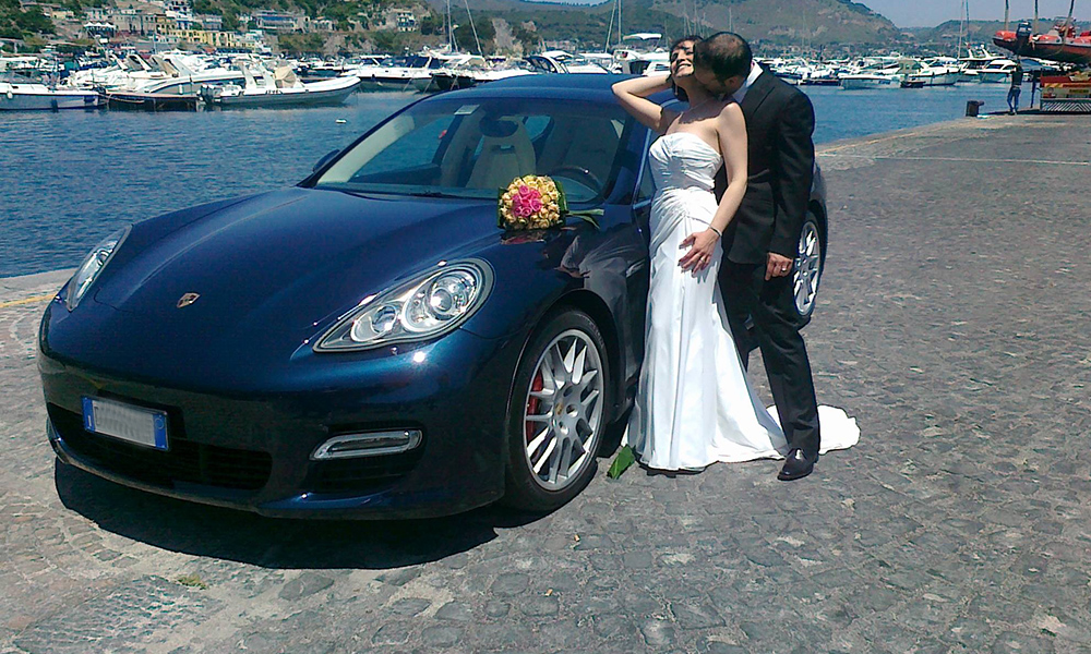 auto-sposi-Napoli_Porsche-Panamera-blu_noleggio-con-autista