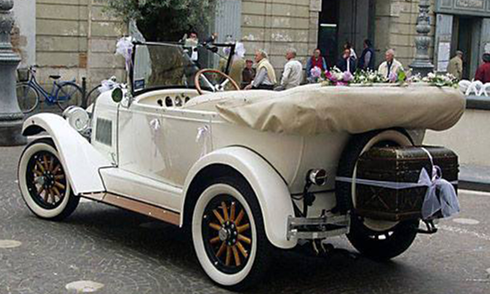 auto-sposi-Napoli_Whippet-d-epoca_noleggio-nozze