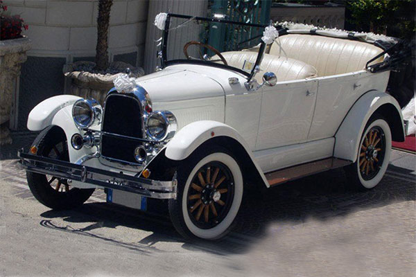 La Whippet, una auto d'epoca in grado di donare una atmosfera da sogno alle cerimonie